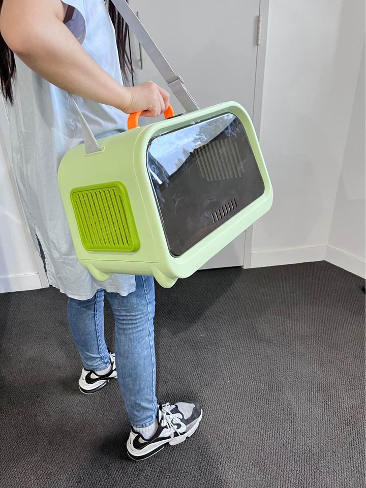 Vintage portable pet carrier，suitable for both rabbits, cats and small dogs